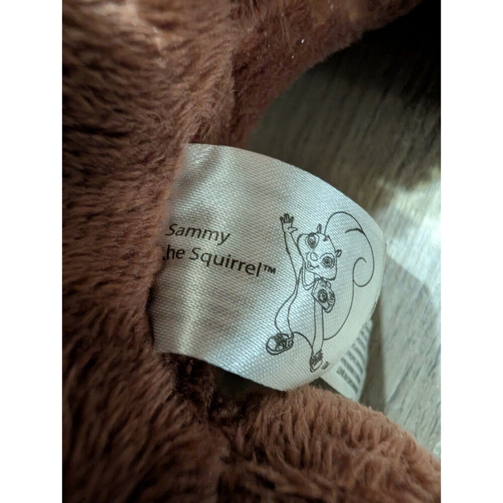 Great Wolf Lodge Sammy the Squirrel Fiesta Plush 15 in Brown Zipper Pocket - Picture 9 of 11